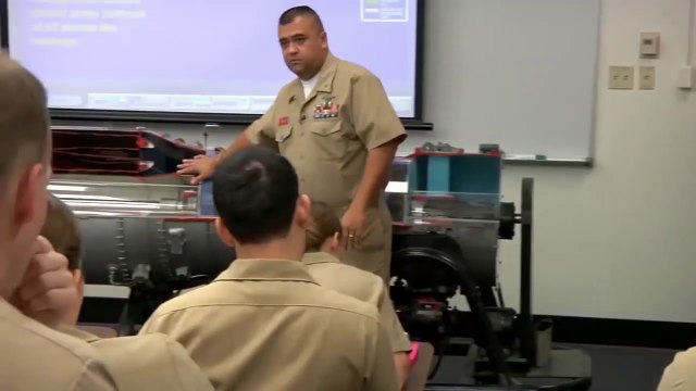 5 DIFFERENCES BETWEEN NAVY AND AIR FORCE FIGHTER PILOTS