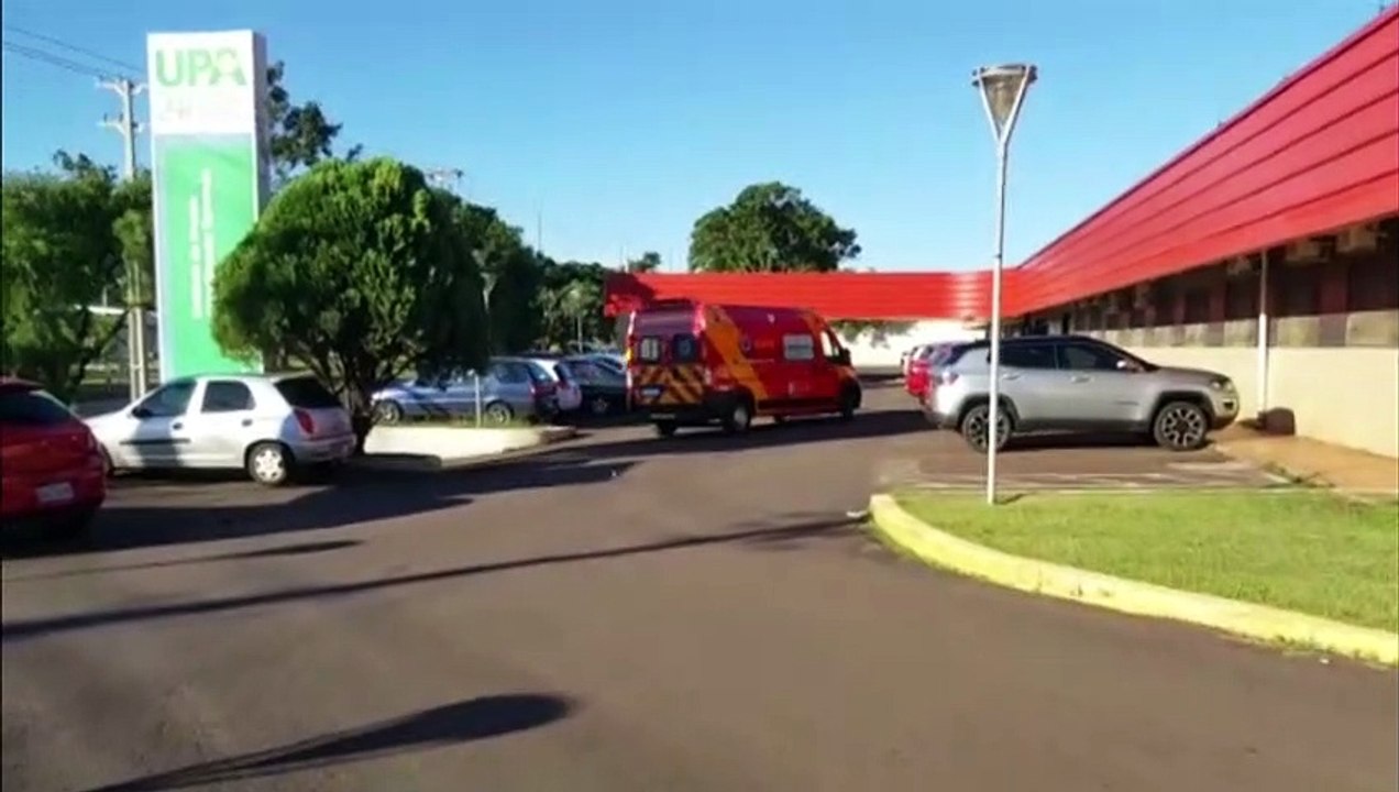 Homem cai de caminhão e sofre luxação em ombro na Rua Jorge Lacerda