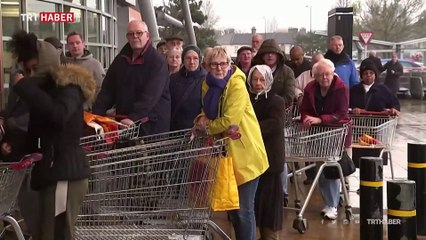 İngiliz hemşireden boş raf isyanı: Lütfen buna son verin