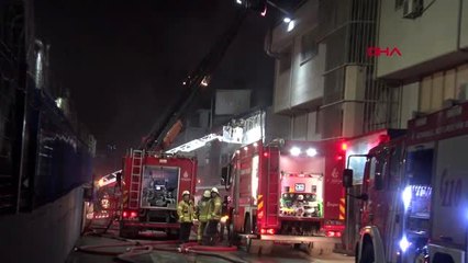 ESENYURT'TA BASKI MALZEMESİ DEPOSU ALEV ALEV YANDI