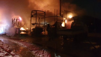 아산에서 축사 화재...1명 화상·돼지 7백여 마리 폐사 / YTN