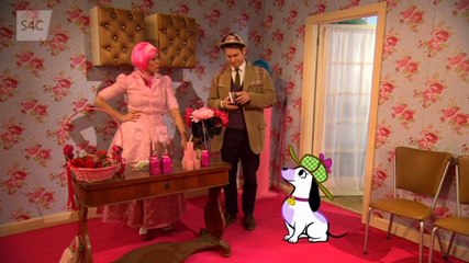 Llan-ar-goll-en - S1E1 - Y Parsel Coll (The Lost Parcel)