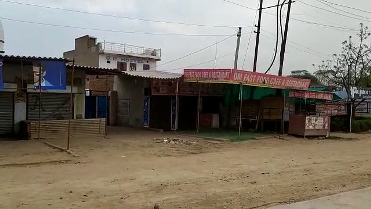 मथुराः कोरोना के डर से होटल ढाबे पड़े खाली