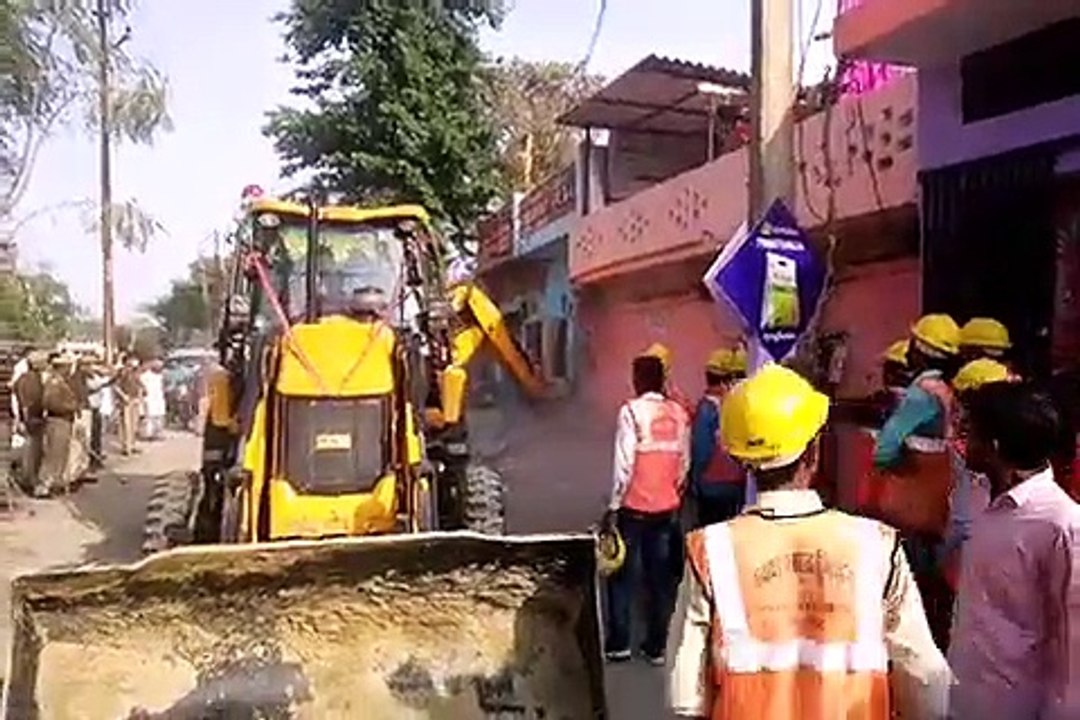 अयोध्या: अवैध अतिक्रमण पर चला प्रशासन का बुलडोजर