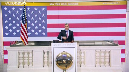 Βουτιά 900 μονάδων για τον Dow Jones