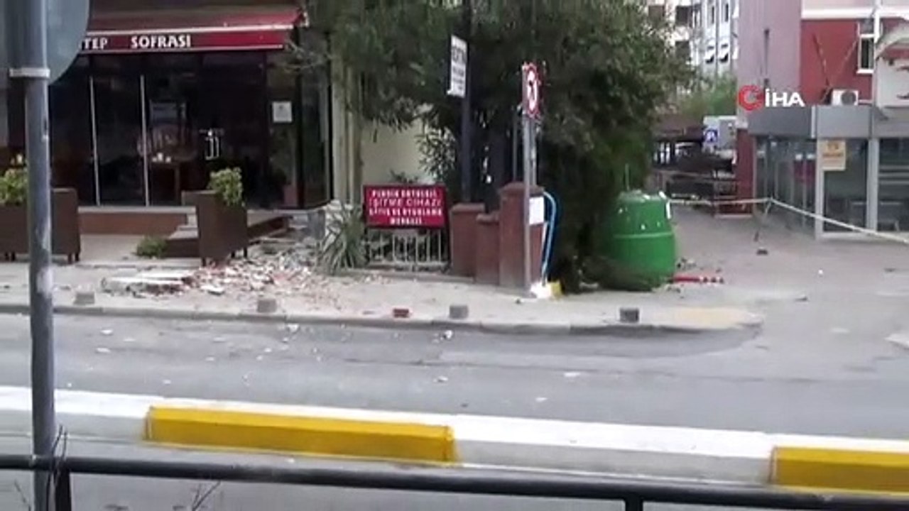 Beş katlı binanın balkonları büyük bir gürültüyle çöktü