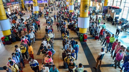 Mumbai: Thousands of workers board trains to leave city
