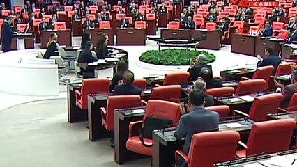 İstanbullular balkona ve camlara çıkarak sağlık çalışanlarını alkışladı