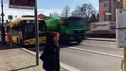 - Pazartesi gününden itibaren Almanya’nın tamamında sokağa çıkma yasağı uygulanabilir- Yaşlı bakımevinde 9 kişi öldü