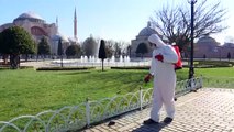 Sultanahmet Meydanı koronavirüs önlemleri kapsamında dezenfekte edildi - İSTANBUL