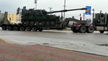 Sınır hattına obüs, tank ve komando sevkiyatı