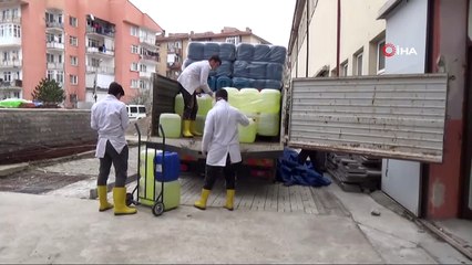 Öğrenciler fırsatçılara karşı dezenfektan üretimini arttırdı