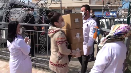 Fırsatçılara inat ücretsiz dağıttılar