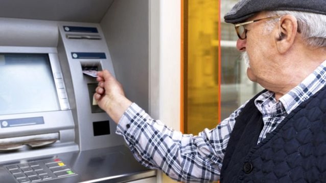 Koronavirüs riski nedeniyle emeklilerin bayram ikramiyeleri Mayıs yerine Nisan'da ödenecek