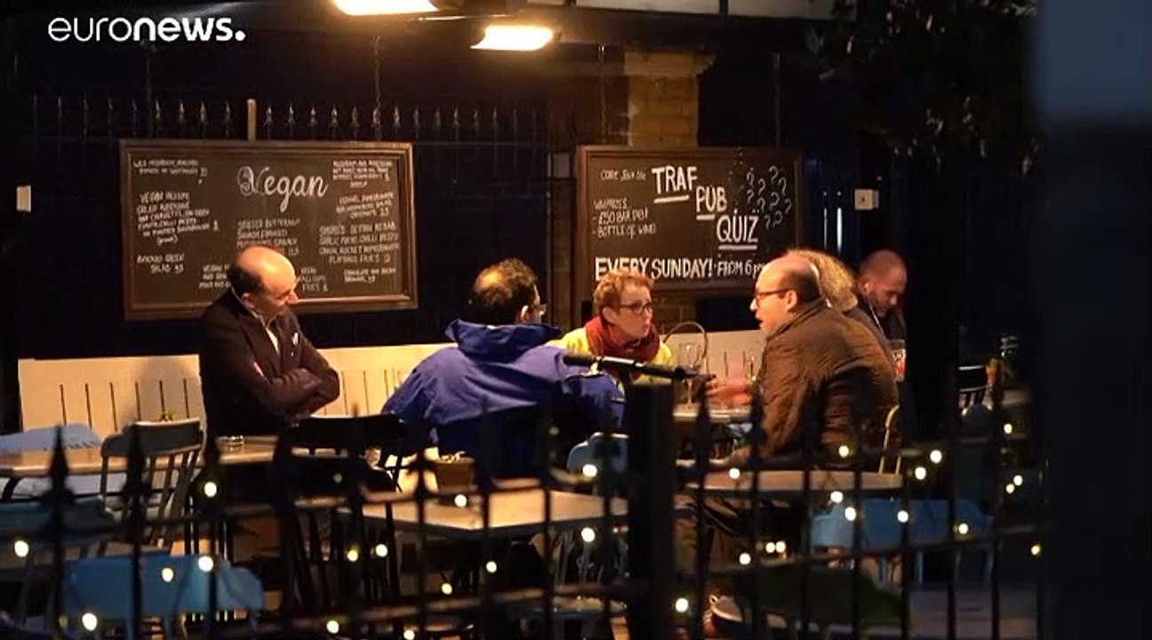 Coronavirus : le Royaume-Uni ferme pubs, restau...
