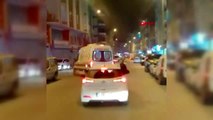 AMBULANS SİRENLERİ EŞLİĞİNDE 'LÜTFEN EVİNDE KAL ÇAĞRISI