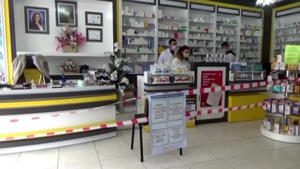 Karapınar'da eczanede Kovid-19'a karşı şerit önlemi