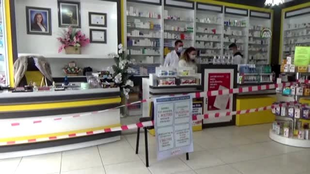 Karapınar'da eczanede Kovid-19'a karşı şerit önlemi