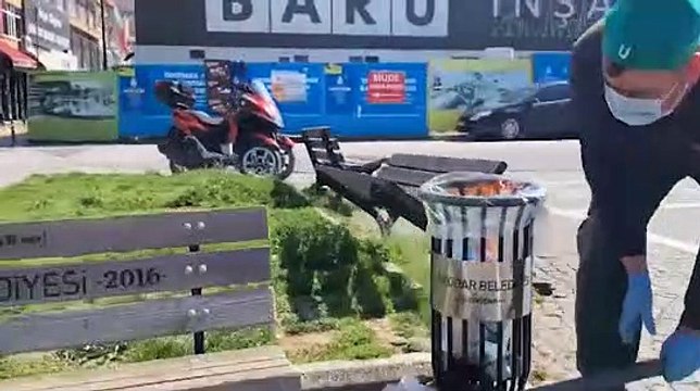 Üsküdar belediyesinden Koronavirüs önlemi: Banklar söküldü