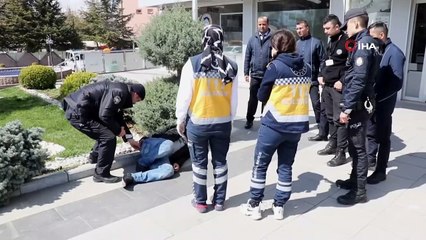 ’Virüs var’ diyen alkollü şahıs, sağlıkçıların yardım talebini reddetti
