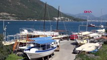 MARMARİS Gezi ve yolcu taşıyan tekneler turizme hazırlanıyor