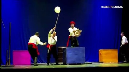 Boş salona oynanan tiyatro oyunu YouTube'da yayınlanınca izleyici sayısı 9 kat arttı