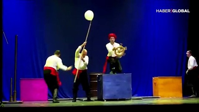 Boş salona oynanan tiyatro oyunu YouTube'da yayınlanınca izleyici sayısı 9 kat arttı