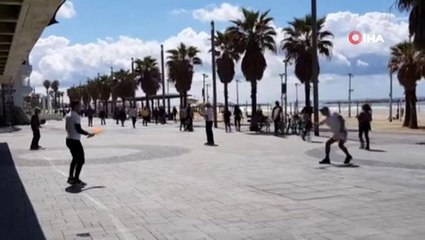 İsrail'de halk sokağa çıkma yasağına uymuyor