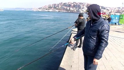 ÜSKÜDAR'DA BALIK SEVDASI KORONAVİRÜS DİNLEMEDİ