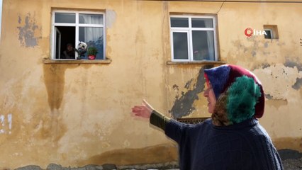 Anne ve babalara aile karantinası, büyükleriyle uzaktan görüşüyorlar