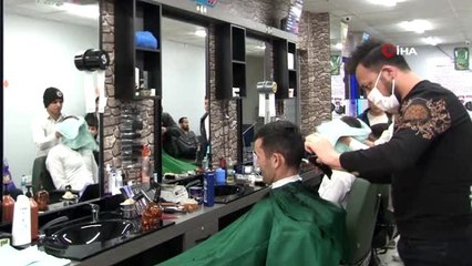 İçişleri Bakanlığının kararının ardından kuaför ve berberler doldu taştı