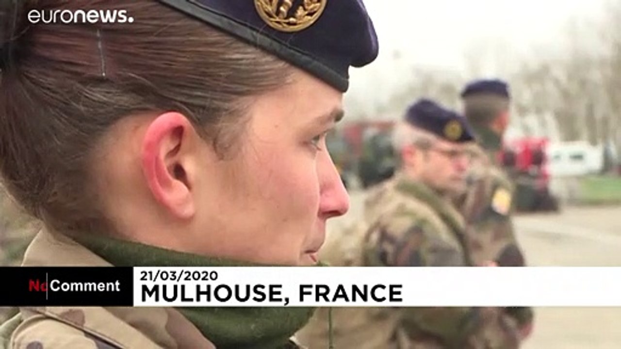 Militär baut Feldlazarett in Mulhouse
