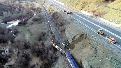 Yolcu treninin lokomotifi raydan çıktı (2) - ELAZIĞ