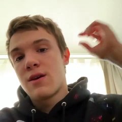 VIRUS - Le jeune chanteur et acteur Lenni Kim annonce être positif au coronavirus ainsi que sa maman après un test fait au Canada