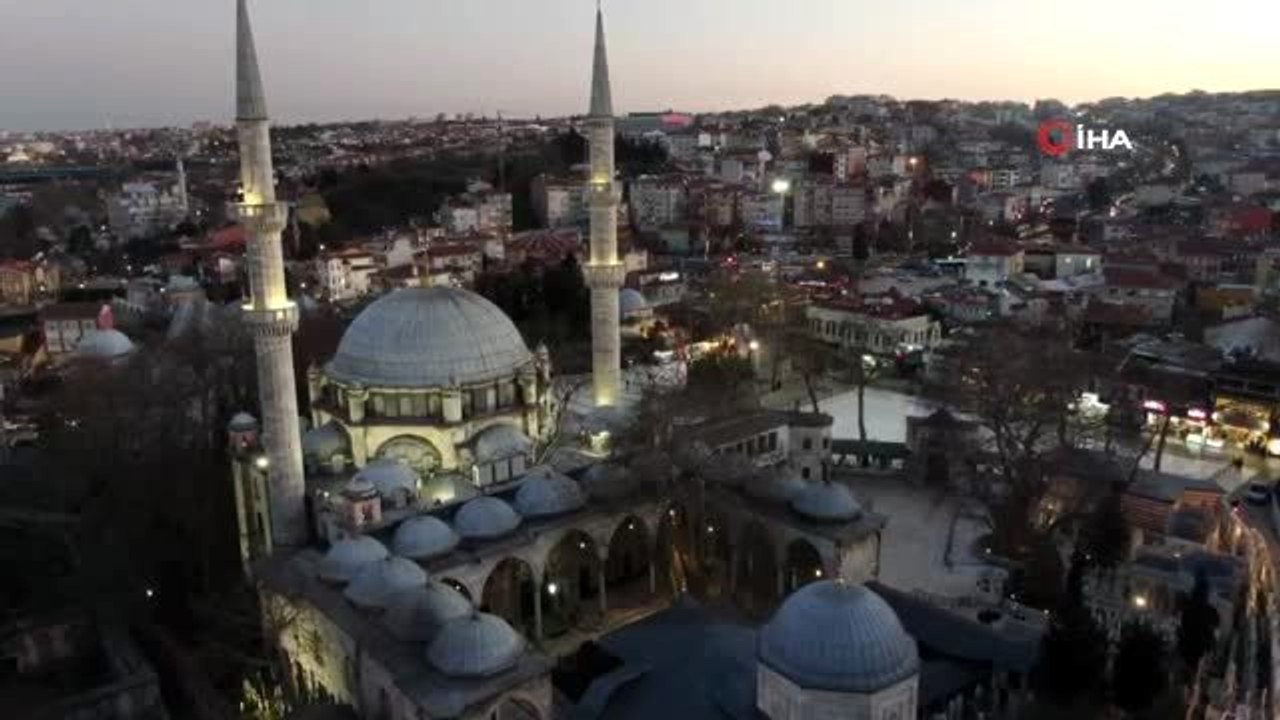 Miraç Kandili'nde korona virüs tedbirleri kapsamında kapatılan Çamlıca Camii havadan görüntülendi