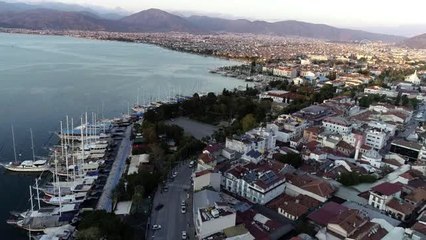 Fethiye'de belediyeden Türkçe ve İngilizce koronavirüs anonsu