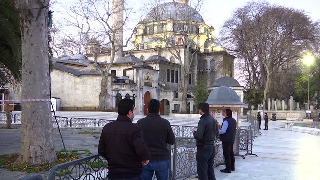 Eyüp Sultan ve Sultan Ahmet Camileri koronavirüs tedbirleri kapsamında boş kaldı - İSTANBUL