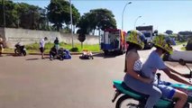 Motociclista fratura a perna em acidente no viaduto da Rua Jacarezinho