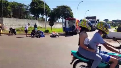 Motociclista fratura a perna em acidente no viaduto da Rua Jacarezinho