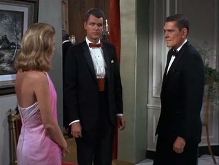 BW 3x25 Sam & Darrin Hug