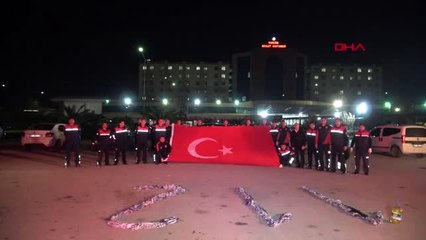 Adana'da itfaiye erlerinden sağlık çalışanlarına sirenli ve alkışlı destek