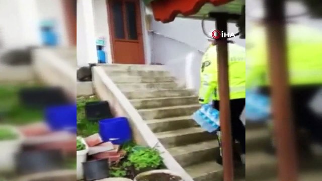 Evden çıkamayan Kıbrıs Gazisinin market alışverişini polis yaptı