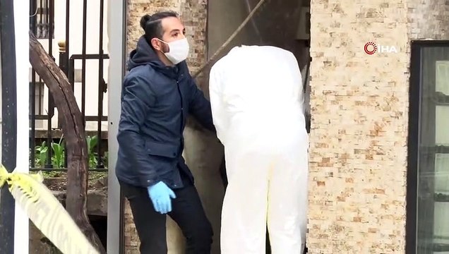 Beyoğlu'nda ölü bulunan yaşlı adamın cesedi Adli Tıp Kurumuna götürüldü
