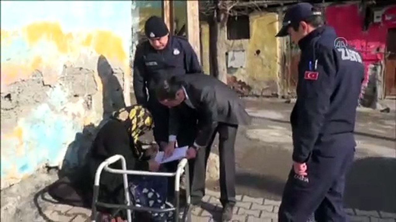 Belediyeden ihtiyaç sahibi 65 yaş üstü vatandaşlara para yardımı - ÇANKIRI