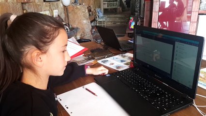 Ecole à la maison : dans la classe virtuelle d’un enseignant messin