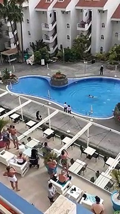 Espagne : La police interpelle une touriste qui s'est baignée dans la piscine de l’hôtel  !