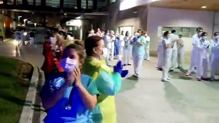 Homenaje a los sanitarios en el Hospital Marqués de Valdecilla de Santander