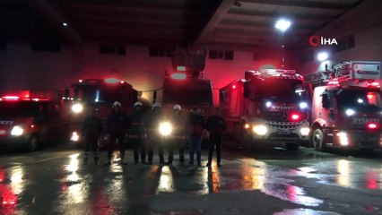 Yüksekova’daki itfaiyecilerden sağlık çalışanlarına sirenli, alkışlı destek