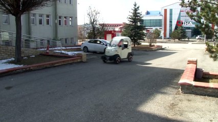 Yaşlılar evden çıkmasın diye alışverişlerini belediye personeli yapıyor