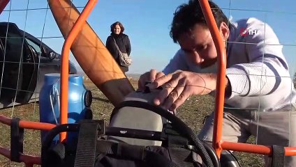 Paraşütçülerden pankartlı 'Evde Kal' çağrısı